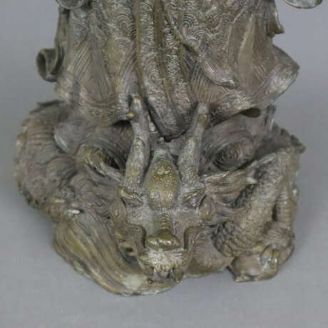 Figürliche Bronze „Lu“ - China, ausgehende Qing-Dynastie/ Re… - Foto 8