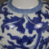 Blauweiß-Balustervase - China, leicht ovoid geformte Baluste… - фото 6