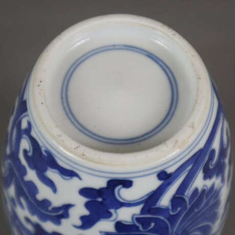 Blauweiß-Balustervase - China, leicht ovoid geformte Baluste… - Foto 7