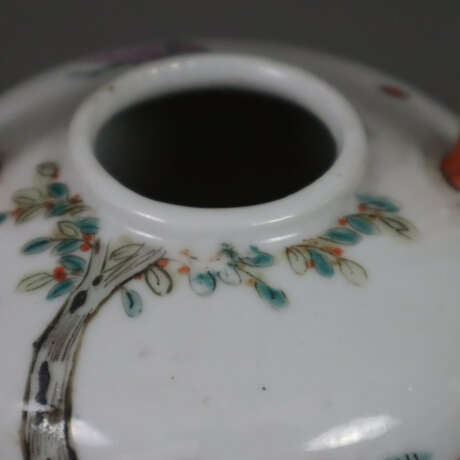 Teekännchen - China, nach 1900, Porzellan, gedrückte Kugelwa… - photo 6