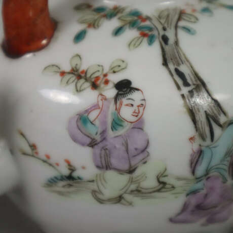Teekännchen - China, nach 1900, Porzellan, gedrückte Kugelwa… - photo 9