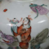 Teekännchen - China, nach 1900, Porzellan, gedrückte Kugelwa… - photo 11