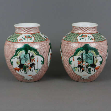 Ein Paar Famille verte-Vasen - China, Porzellan, gebauchte F… - Foto 1