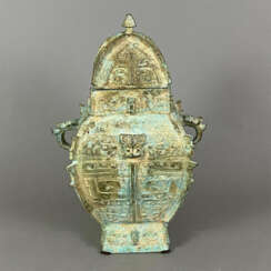 Fanghu-Vase im archaischen Stil - China, grün-braun patinier…