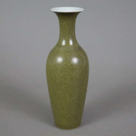 Kleine Flaschenvase - China 20.Jh., Porzellan mit "Teedust"-… - фото 1