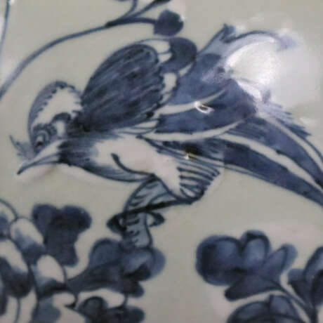 Schultervase mit Deckel - China um 1900, Porzellan, sehr hel… - Foto 8