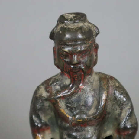 Figurine des Kriegsgottes Guandi - China, Qing-Dynastie, 18.… - photo 3