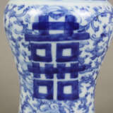 Blau-weiße Balustervase - China, ausgehende Qing-Dynastie, s… - photo 6