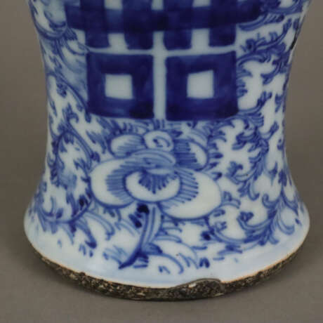 Blau-weiße Balustervase - China, ausgehende Qing-Dynastie, s… - фото 7