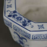 Blau-weiße Jardinière - Porzellan, China 20.Jh., oktogonale … - Foto 3