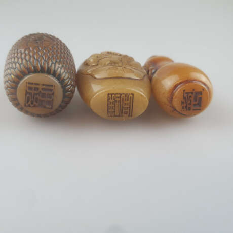 Drei Snuffbottles - China 20.Jh., aus karamellfarbenem bis b… - Foto 5