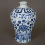 Blau-weiße Vase in Meiping-Form - China, Porzellan, Bemalung… - фото 1