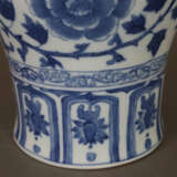 Blau-weiße Vase in Meiping-Form - China, Porzellan, Bemalung… - фото 5