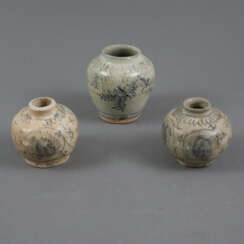 Drei kleine Schultertöpfchen - China, Ming-Dynastie, glasier…