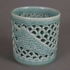 Pinselbecher - China, 20. Jh., Keramik mit bläulicher Glasur…