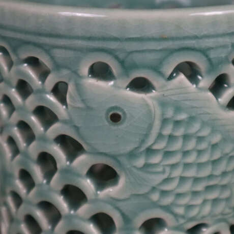 Pinselbecher - China, 20. Jh., Keramik mit bläulicher Glasur… - Foto 2