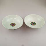 Zwei Schalen - China, Porzellan, ausgestellte Schale auf Sta… - photo 1