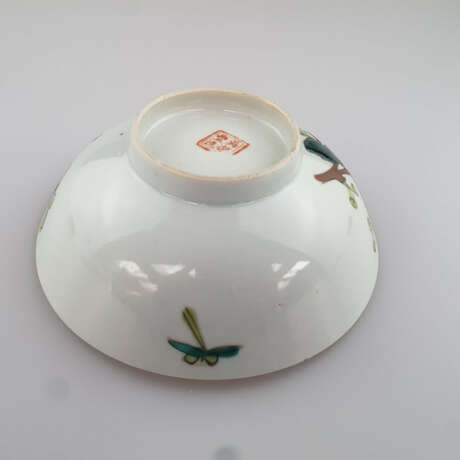 Zwei Schalen - China, Porzellan, ausgestellte Schale auf Sta… - Foto 2