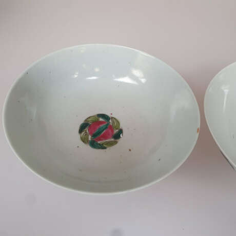 Zwei Schalen - China, Porzellan, ausgestellte Schale auf Sta… - Foto 5