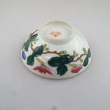 Zwei Schalen - China, Porzellan, ausgestellte Schale auf Sta… - photo 12