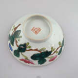 Zwei Schalen - China, Porzellan, ausgestellte Schale auf Sta… - Foto 13