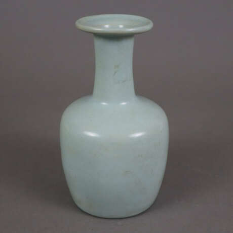 Kleine Flaschenvase im Song-Stil - China, 20.Jh., bläuliche … - Foto 1