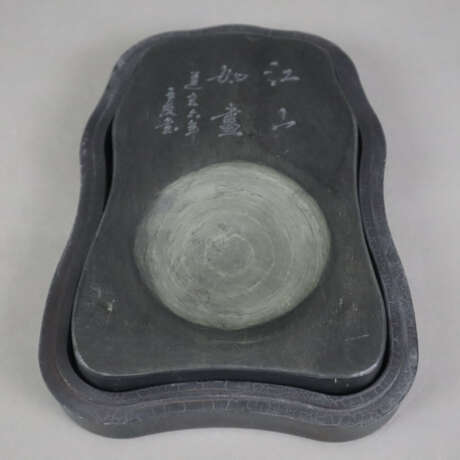 Tuschestein in Holzschatulle - China, Tuschestein mit einges… - photo 1