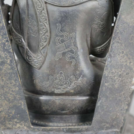 Figur des Tsongkhapa - sinotibetisch, 20.Jh., Gelbbronze, pa… - Foto 2