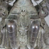 Figur des Maitreya - sinotibetisch, 20.Jh., Bronzelegierung,… - photo 8
