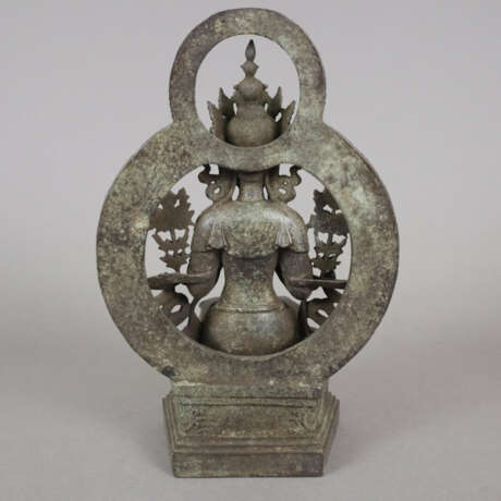 Figur des Maitreya - sinotibetisch, 20.Jh., Bronzelegierung,… - photo 11