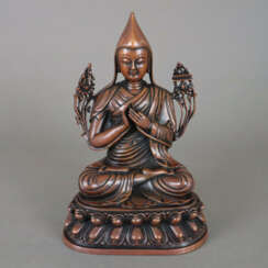 Figur des Tsongkhapa - sinotibetisch, 20.Jh., Kupfer, auf do…