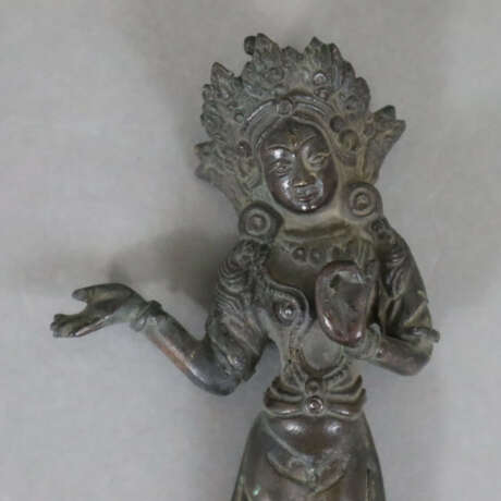 Kleine Votivfigur aus Bronze - Tibet/Nepal, Bronze, aus zwei… - photo 2