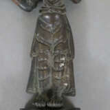 Kleine Votivfigur aus Bronze - Tibet/Nepal, Bronze, aus zwei… - фото 4