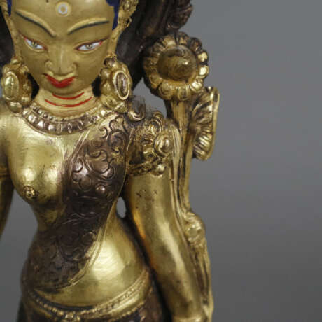 Stehende Tara mir Nimbus - Tibet 20.Jh., Kupferbronze, feuer… - Foto 5