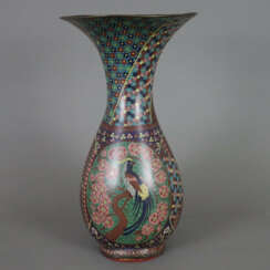 Große Cloisonné-Vase - Japan, Meiji-Zeit, Balusterform mit w…