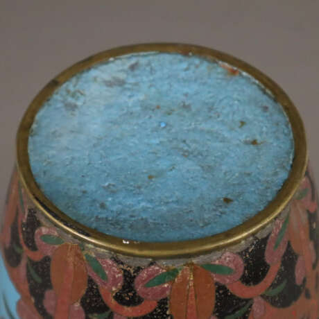 Cloisonné-Vase - Japan, 19.Jh., leicht gebauchte Balusterfor… - Foto 9