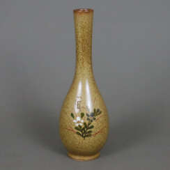 Flaschenvase - Japan, Keramik mit floraler Bemalung in Aufgl…