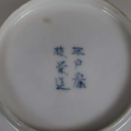 Porzellanbecher mit Unterteller - Japan, wohl Seto, hohe Glo… - фото 8