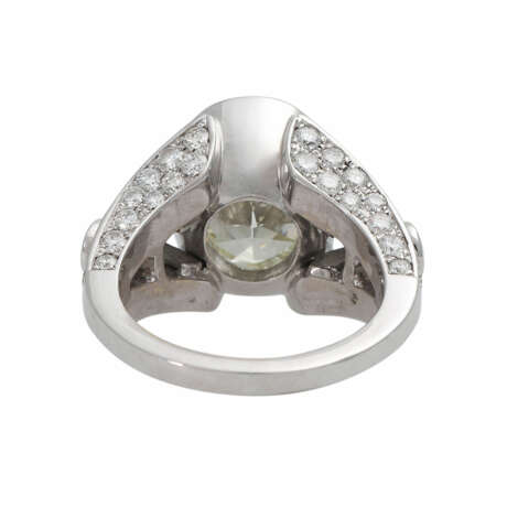 Ring mit einem außergewöhnlichem Diamanten, ca. 5,4 ct, oval facettiert, - photo 4