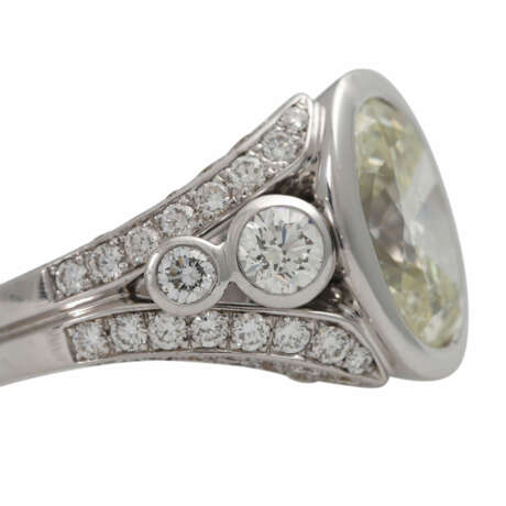 Ring mit einem außergewöhnlichem Diamanten, ca. 5,4 ct, oval facettiert, - фото 6