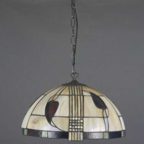 Deckenlampe im Tiffany-Stil - gewölbter Kunstglasschirm mit … - фото 1