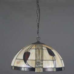 Deckenlampe im Tiffany-Stil - gewölbter Kunstglasschirm mit …