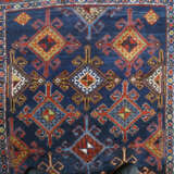 Kasak - Wolle, auf blauem Grund in Reihen angeordnete rauten… - Foto 2