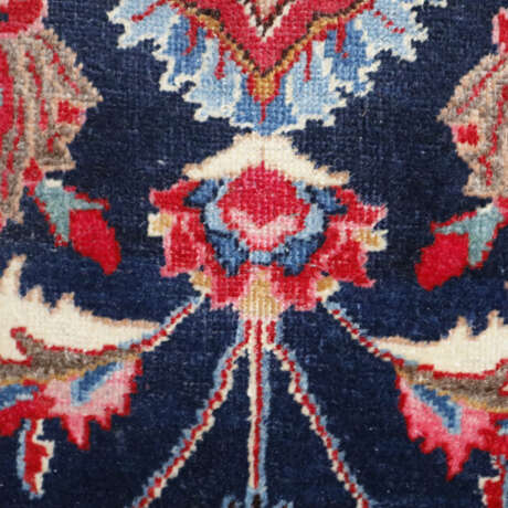 Großer Mesched-Teppich - Persien, Wolle, signiert, dunkelbla… - фото 2