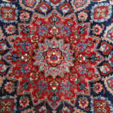 Großer Mesched-Teppich - Persien, Wolle, signiert, dunkelbla… - Foto 6