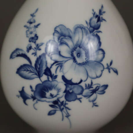 Vase / Lampenfuß - Meissen, 20.Jh., Porzellan, unterglasurbl… - Foto 3