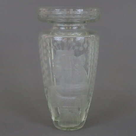 Glasvase - Klarglas, ansteigende Wandung mit eingeschnürter … - фото 1