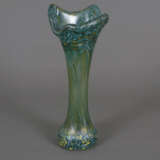 Vase - dickwandiges Glas mit Farbeinschmelzungen, irisiert, … - фото 1