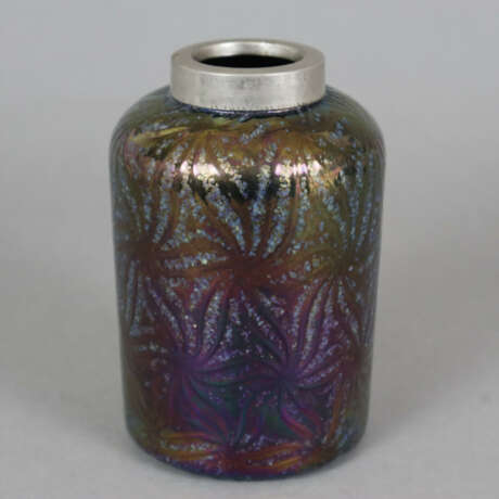 Jugendstil-Vase - Anfang 20. JH., violett-irisiertes Glas mi… - photo 1
