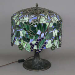 Tischlampe mit Blumendekor im Tiffany-Stil - 20. Jh., patini…